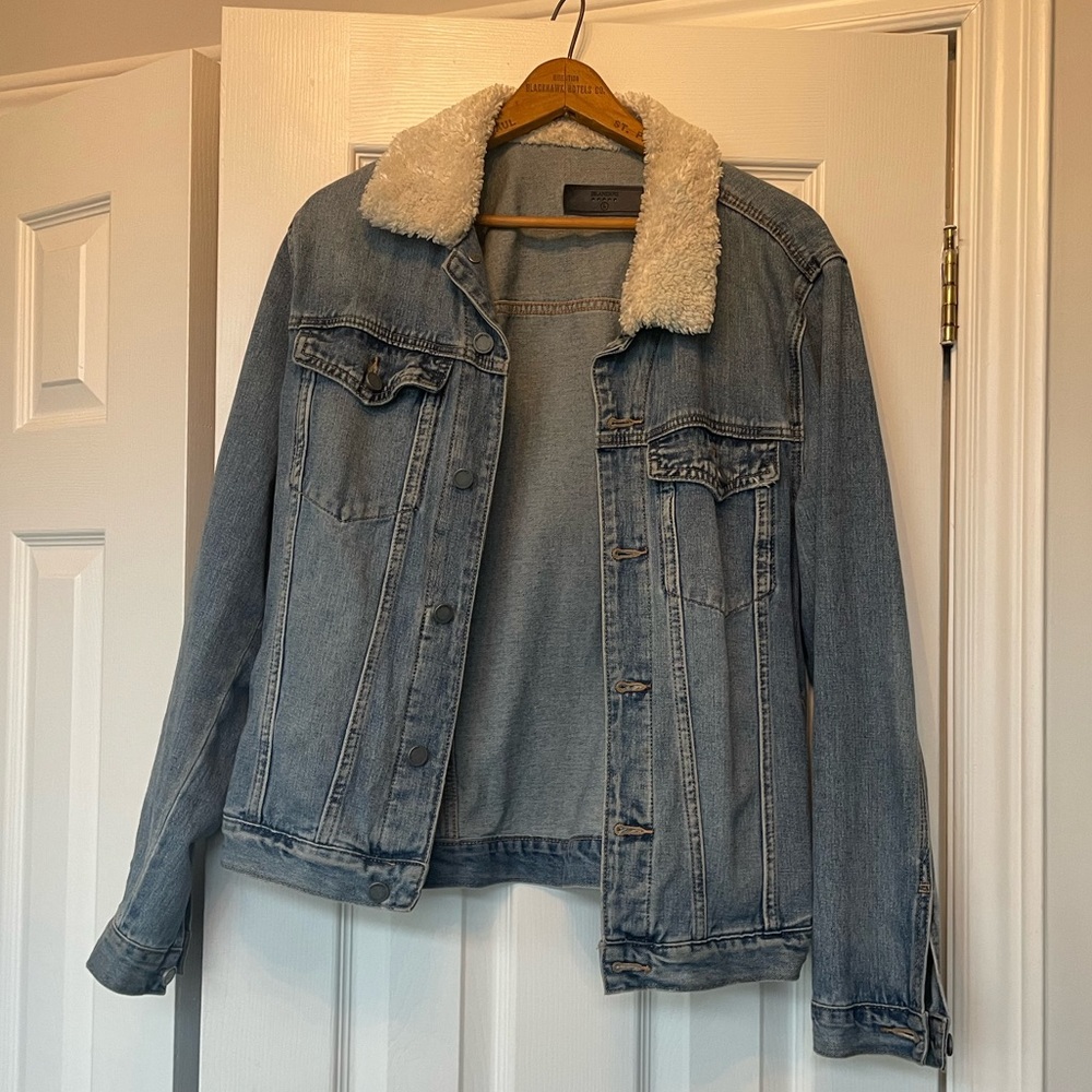 Lightly worn Womens denim jacket with faux Sherpa collar